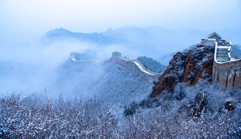 云雾缥缈，雪景如画，这样的金山岭你见过吗？  第5张